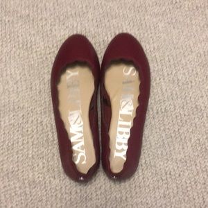 Maroon scalloped ballet flats
